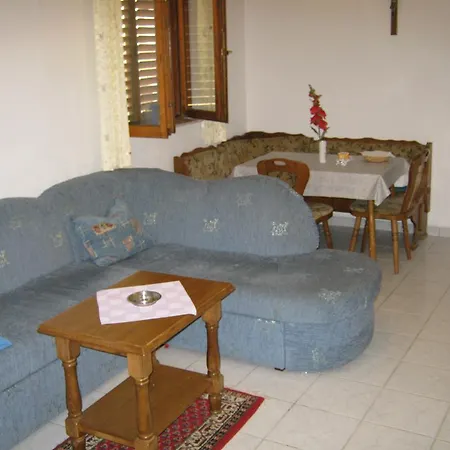 Apartamento Haus Luka Vir